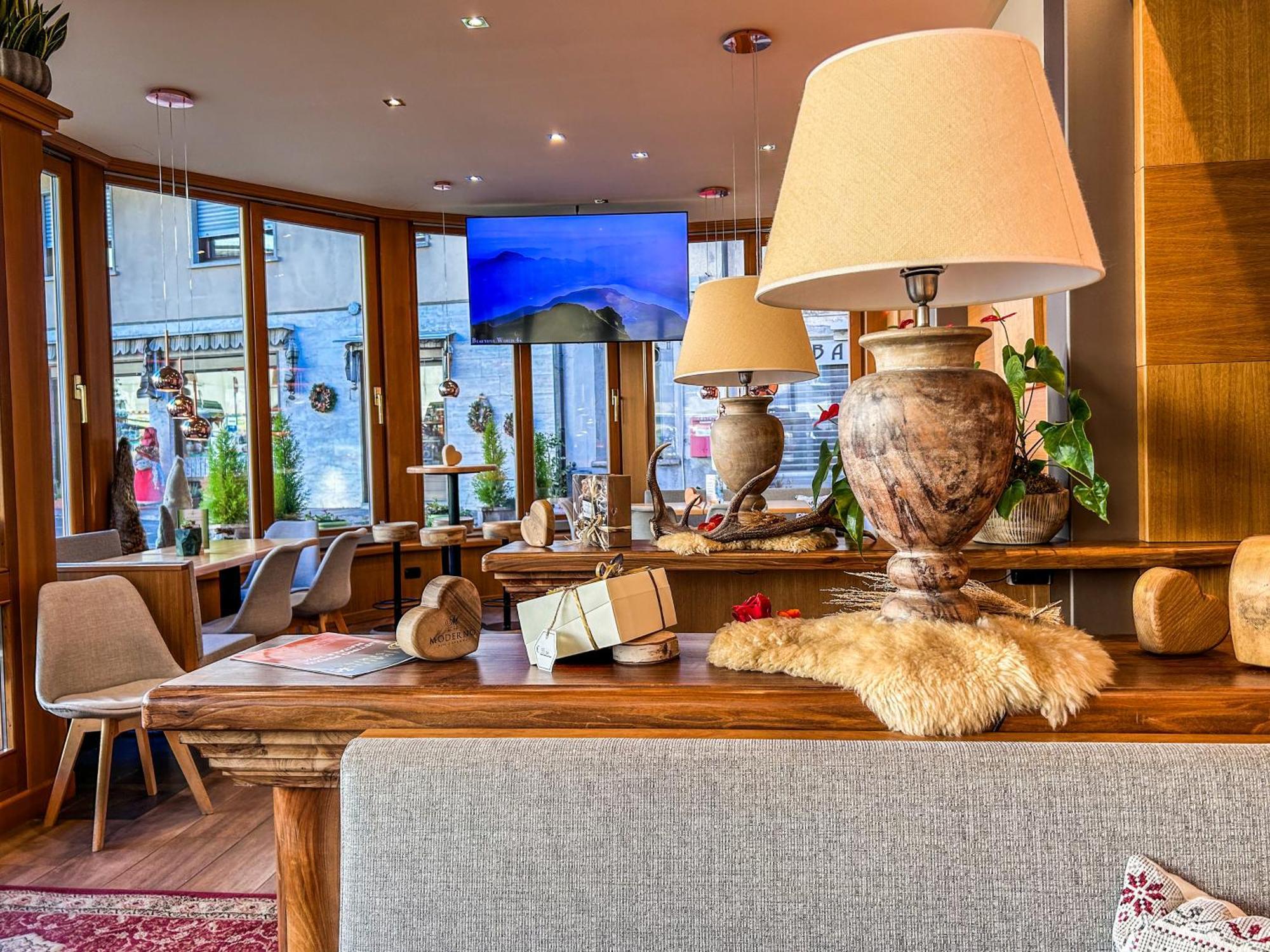 Hotel Moderno Restaurant Serina  Exterior photo